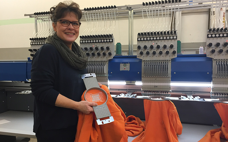 ZSK Stickmaschine RACER 4W im Einsatz bei HUGO JOSTEN